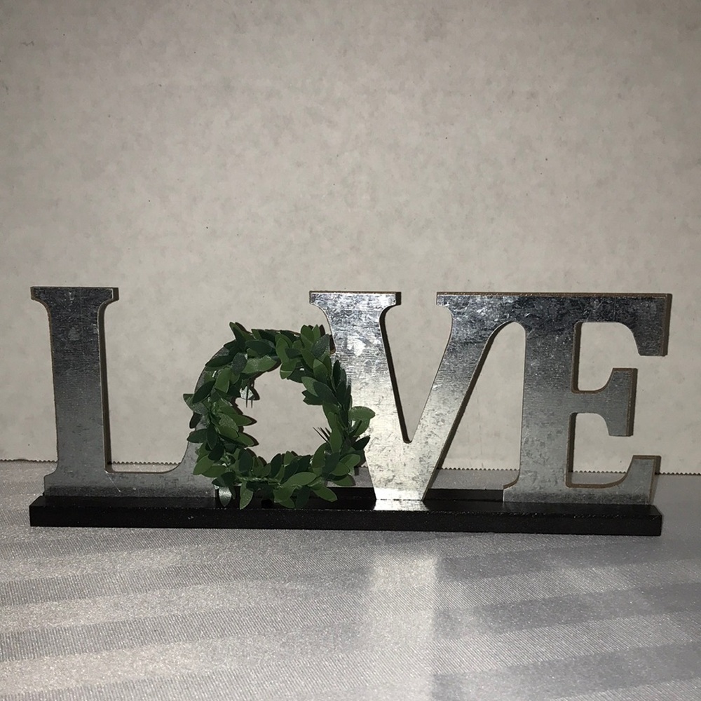 LOVE sign decor NWOT